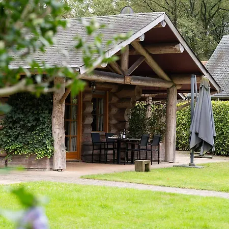 Boomgalows De Roestelberg * 카슈벨