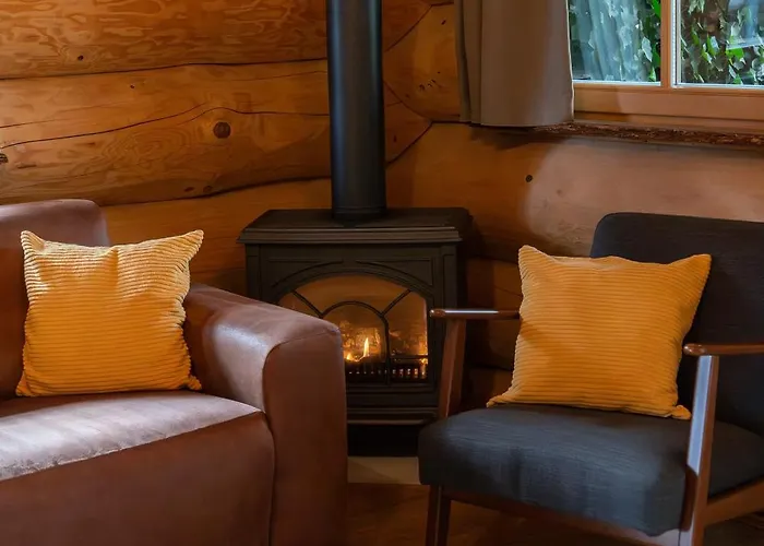 Holiday home Boomgalows De Roestelberg Kaatsheuvel